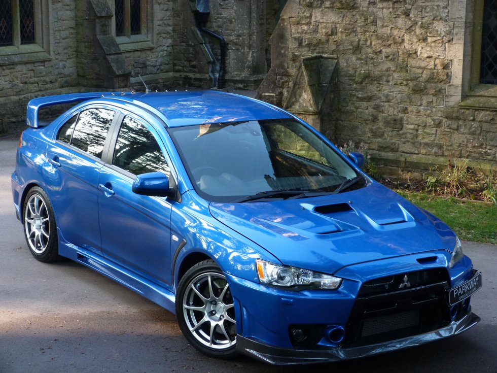 Mitsubishi Lancer Evolution 10 синий